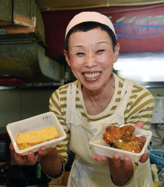 地元民から愛される総菜屋「千成」の店主・山野すま子さん＝神戸市垂水区上高丸３