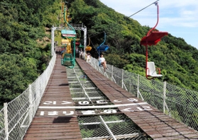 須磨浦山上遊園のせっつ駅とはりま駅をつなぐ「観光リフト」の真ん中にも、旧五国の国境がある