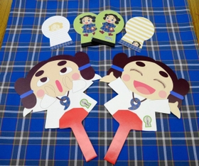イベントなどで配布されるうちわやメモ帳