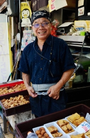 田仲とうふ店を営む田仲盛秀さん＝神戸市垂水区塩屋町