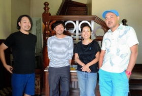 旧グッゲンハイム邸を拠点に塩屋のまちづくりに取り組む（右から）森本アリさん、山森彩さん、小山直基さん、藤原幸司さん＝旧グッゲンハイム邸