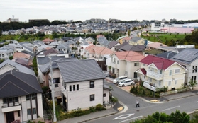 商業施設の周辺には開発でできた住宅街が広がる＝垂水区舞多聞東２