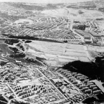 入居が始まった１９６５年ごろの多聞団地（手前）。奥には明舞団地も建設されている（垂水区役所提供）