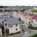 商業施設の周辺には開発でできた住宅街が広がる＝垂水区舞多聞東２