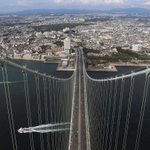 約３００メートルの主塔の頂上から見渡す絶景＝明石海峡大橋
