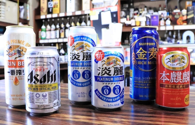 ２０２６年に税率が一本化されるビール系飲料＝神戸市東灘区御影本町２、三好商店