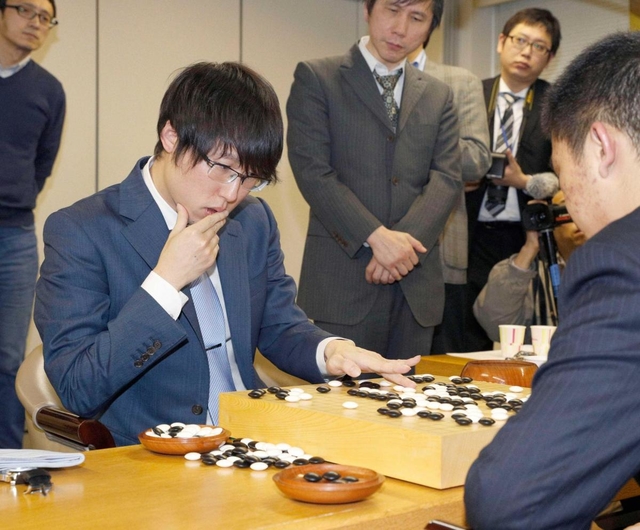 第２２回ＬＧ杯朝鮮日報棋王戦決勝３番勝負の第３局で中国の棋士に敗れた井山裕太七冠（当時）＝東京都内
