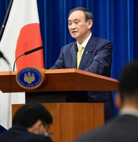 官邸で記者会見する菅首相