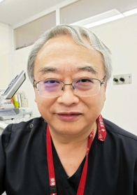 山崎峰夫氏