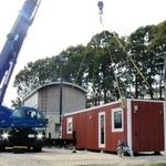 北海道胆振東部地震の被災者向けに設置されたモバイル型仮設住宅（日本ムービングハウス協会提供）