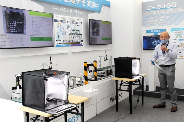 ローカル５Ｇの導入促進に向け、兵庫県が県立工業技術センターに整備したスマートファクトリーのデモ設備＝神戸市須磨区行平町３