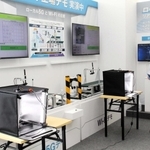 ローカル５Ｇの導入促進に向け、兵庫県が県立工業技術センターに整備したスマートファクトリーのデモ設備＝神戸市須磨区行平町３