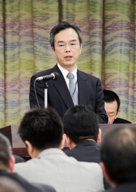 神戸山口組への取り締まり強化を捜査員に呼び掛けた太田誠本部長＝神戸市中央区下山手通５