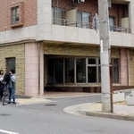 傷害事件のあった現場＝６日午前、神戸市中央区下山手通７