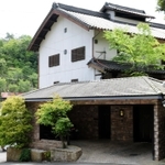 詐欺事件に絡み兵庫県警が捜索した井上邦雄組長の自宅＝６日午前、神戸市北区