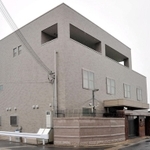毎月８日の定例会は開かれず、静まり返る俠友会事務所＝８日午前、淡路市志筑