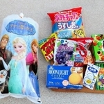 組員らが配ったお菓子の中身＝神戸市灘区篠原本町４