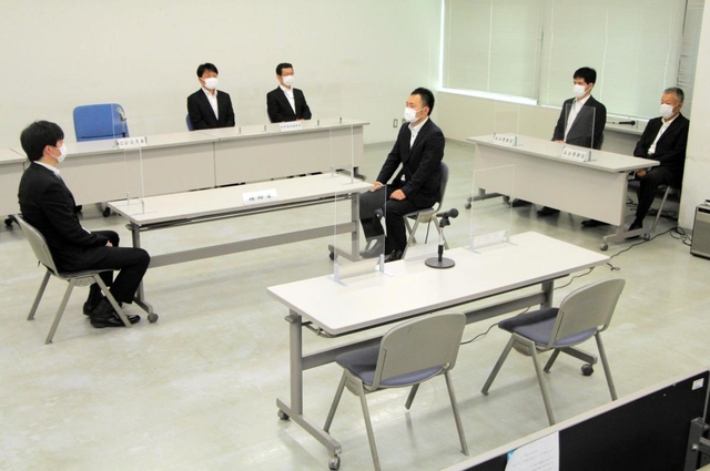兵庫県公安委員会が設けた特定抗争指定暴力団神戸山口組に対する意見聴取の会場＝２２日午前、神戸市中央区下山手通５、兵庫県警本部