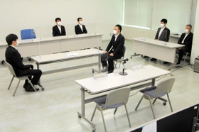 兵庫県公安委員会が設けた特定抗争指定暴力団神戸山口組に対する意見聴取の会場＝２２日午前、神戸市中央区下山手通５、兵庫県警本部