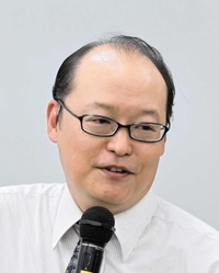 児玉竜一（早稲田大学演劇博物館館長）